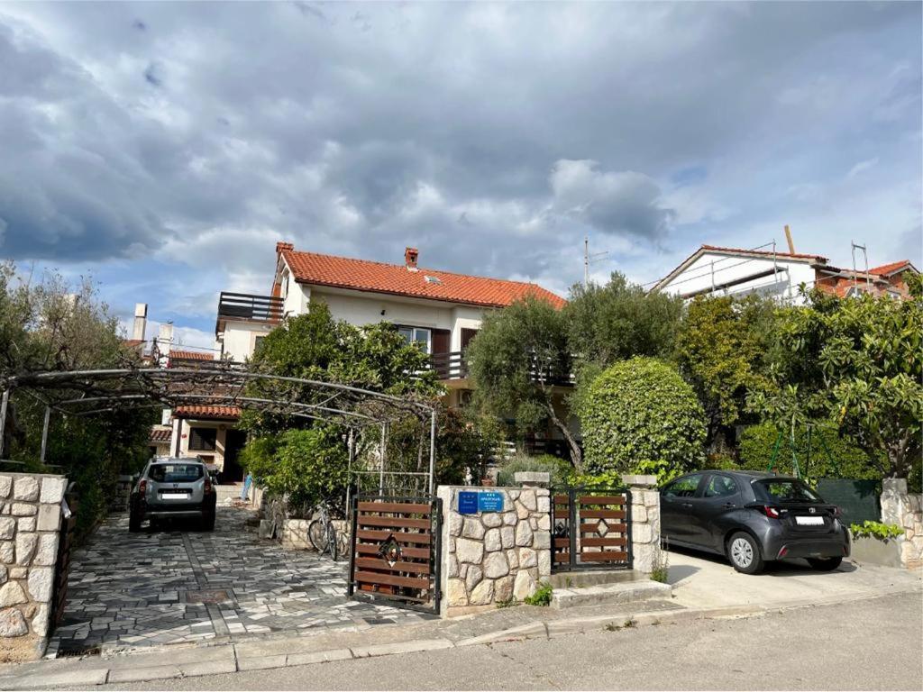 Apartmani Zora Cres Bagian luar foto