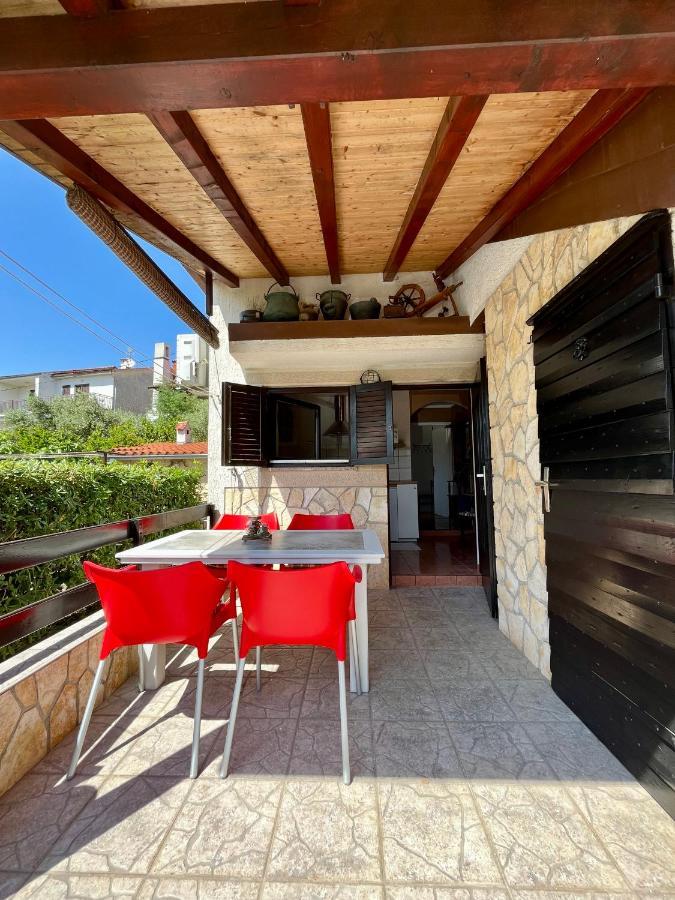 Apartmani Zora Cres Bagian luar foto