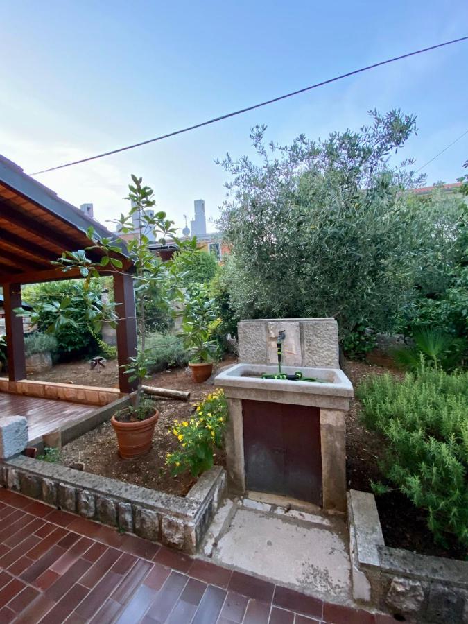 Apartmani Zora Cres Bagian luar foto