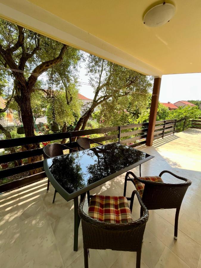 Apartmani Zora Cres Bagian luar foto