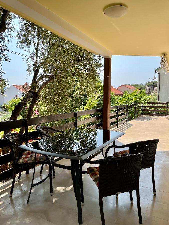 Apartmani Zora Cres Bagian luar foto